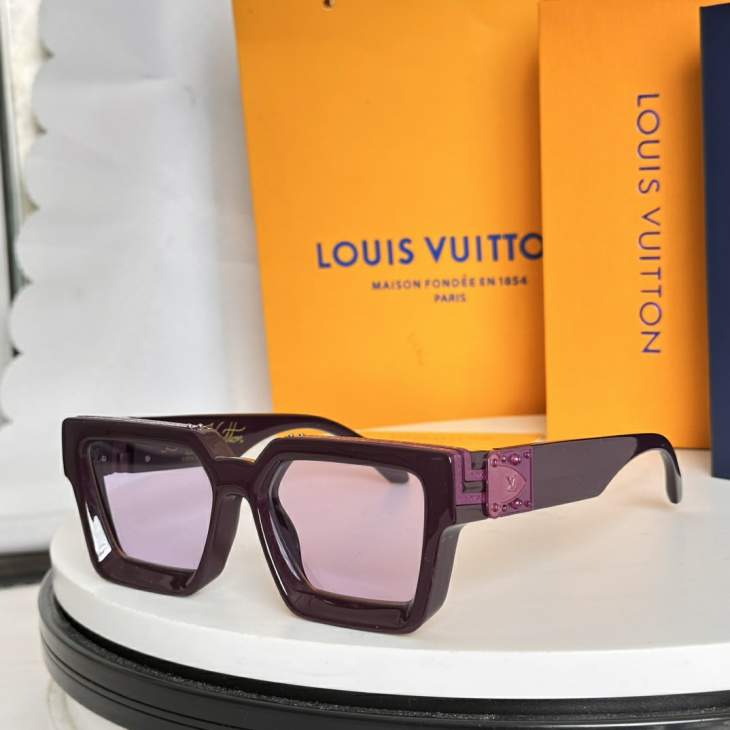 Picture of Louis Vuitton Sunglasses _SKUfw75841777fw